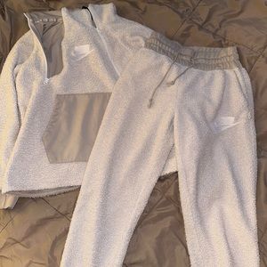 Nike Sherpa fur matching sweatpants and hoodie set